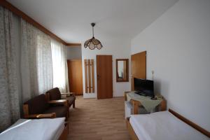 TV in/ali zabaviščno središče v nastanitvi Hotel Kleinmünchen