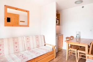 Kuchyň nebo kuchyňský kout v ubytování Residence Le Cedrat - maeva Home
