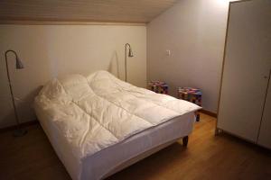 ビスカロッスにある250 AVENUE FERNAND LAFFARGUE -023のベッドルーム1室(白いベッド1台付)