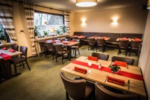 a restaurant with tables and chairs in a room at Landhaus Mienenbüttel in Neu Wulmstorf