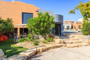 Κήπος έξω από το Villas Marim