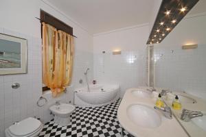 Phòng tắm tại Appartamento Belvedere
