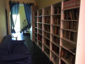 a room with book shelves filled with books at B&B Ca' da Lina in Deiva Marina