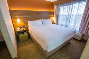 Postel nebo postele na pokoji v ubytování Holiday Inn Express Hotel & Suites Pasco-TriCities by IHG