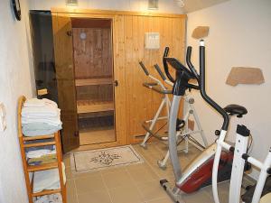 a room with a gym with a treadmill and a room with a closet at Ferienwohnung Eva-Maria in Mahlberg