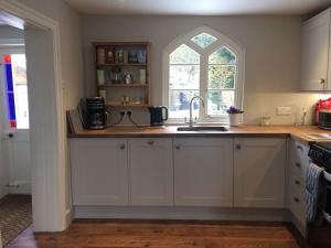 Gallery image of Central Victorian Cottage in Sudbury