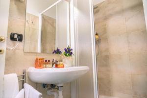 Kúpeľňa v ubytovaní Nunziata Apartment + 37 fotografií