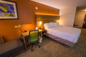 Postel nebo postele na pokoji v ubytování Holiday Inn Express Hotel & Suites Pasco-TriCities by IHG