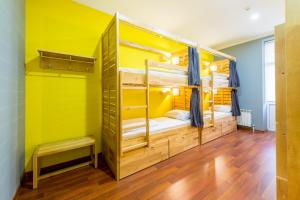 Postel nebo postele na pokoji v ubytování SAHIL Hostel & Hotel