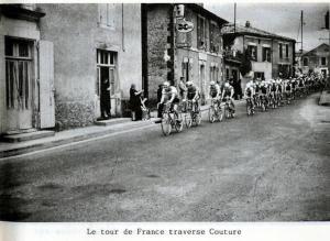 a group of people riding bikes down a street at Bed and Breakfast Dunroamin in Couture-dʼArgenson