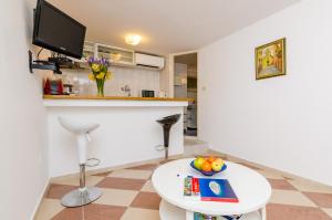 Kuchyň nebo kuchyňský kout v ubytování Apartments Simović