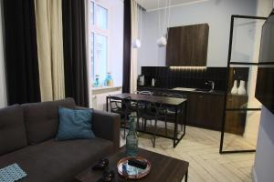 a living room with a couch and a table at Apartamenty Batorego 2 - Stary Rynek in Bydgoszcz