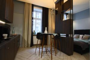 Kuchyňa alebo kuchynka v ubytovaní Apartamenty Batorego 2 - Stary Rynek