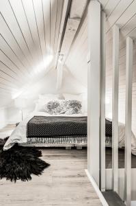 Cama ou camas em um quarto em La Gloriette