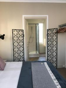 Кровать или кровати в номере Appartement Erik Satie