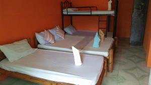 Gallery image of Guanna's Place Room and Resto Bar in Malapascua Island