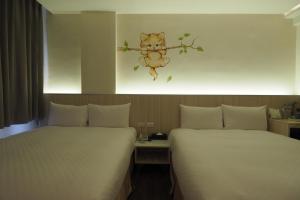 Postel nebo postele na pokoji v ubytování M Hotel