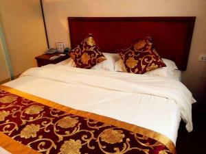 Krevet ili kreveti u jedinici u objektu GreenTree Inn Anhui Huangshan Tunxi Old Street Business Hotel