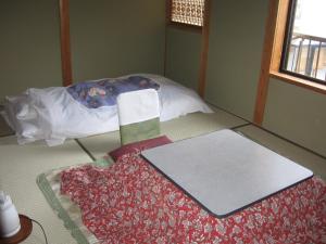 Postel nebo postele na pokoji v ubytování Yudanaka Yasuragi