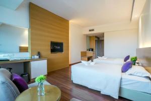 Postel nebo postele na pokoji v ubytování Crystal Crown Hotel Petaling Jaya