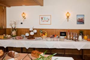 Makanan di atau berdekatan hotel