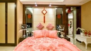 Letto o letti in una camera di Country Garden Phoenix Hotel Huizhou Huiyang