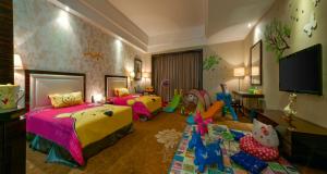 Letto o letti in una camera di Country Garden Phoenix Hotel Huizhou Huiyang