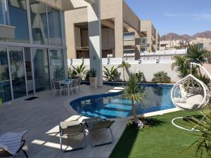 Photo de la galerie de l'établissement Turquoise Apartment with Pool, à Eilat