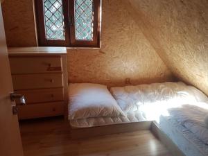 a small room with a bed and a window at CHataBela in Svit