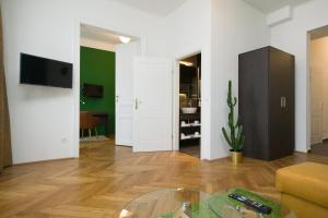 Telewizja i/lub zestaw kina domowego w obiekcie Vienna Stay Apartments Castellez 1020
