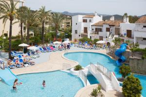 Bazén v ubytovaní Plazamar Serenity Resort alebo v jeho blízkosti