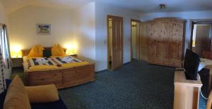 A bed or beds in a room at Appartements Bacherhof