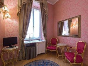 TV a/nebo společenská místnost v ubytování DCBoutiqueHotel
