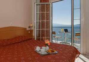 Кровать или кровати в номере Hotel Tolo