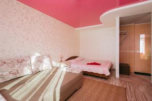 a small bedroom with a bed and a shower at Apartamenty Svetlica Krylova 69a in Novosibirsk