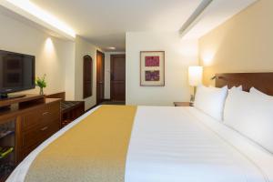 Säng eller sängar i ett rum på GHL Hotel Capital