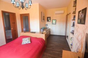 A bed or beds in a room at Villa Culla di Jana