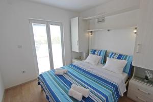 A bed or beds in a room at Apartment Josip