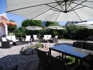 Zahrada ubytování Strand-Hotel Lobbe + 15 fotografií