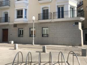 a building with a lot of windows and a street light at Apartamentos Arquitas in Mérida