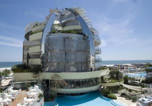 Бассейн в Hotel Waldorf- Premier Resort или поблизости