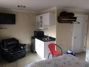 TV a/nebo společenská místnost v ubytování Dolan's Motel