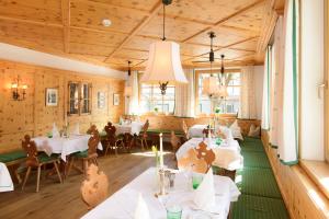 Reštaurácia alebo iné gastronomické zariadenie v ubytovaní Landhotel Römerhof