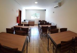 a dining room with tables and chairs in a room at Bravo City Hotel Campo Grande in Campo Grande