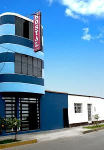 a blue and white building with a sign on it at Hostal Los Angeles in Barranca