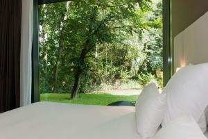Postel nebo postele na pokoji v ubytování La Source Des Sens