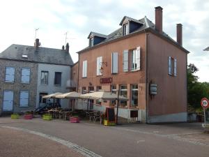 Gallery image of Le Lion D'or in Ouroux en Morvan