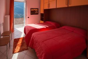 Gallery image of Pinky House in Nesso