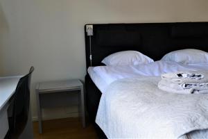Postel nebo postele na pokoji v ubytování Solsta Hotell