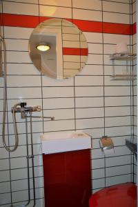 Koupelna v ubytování Solsta Hotell + 37 fotografií